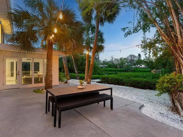 $2,447,000 | 7665 Sanderling Road, Sarasota, FL 34242