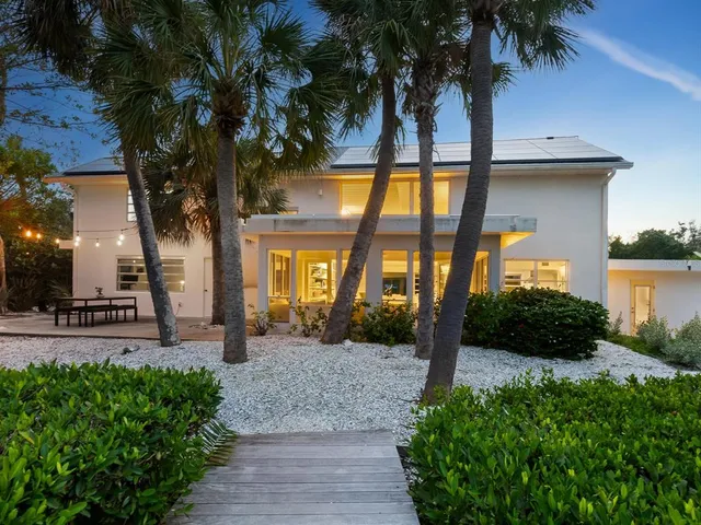 $2,447,000 | 7665 Sanderling Road, Sarasota, FL 34242
