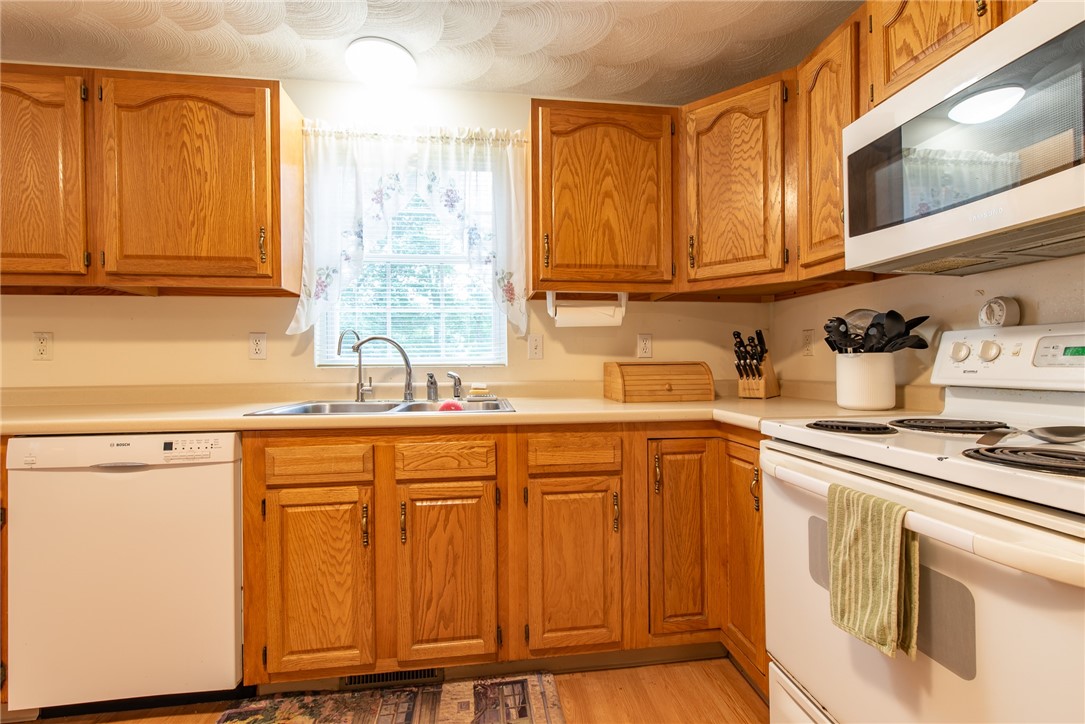 18 Casey Lane Coventry, RI 02816 - Photo 31 of 49