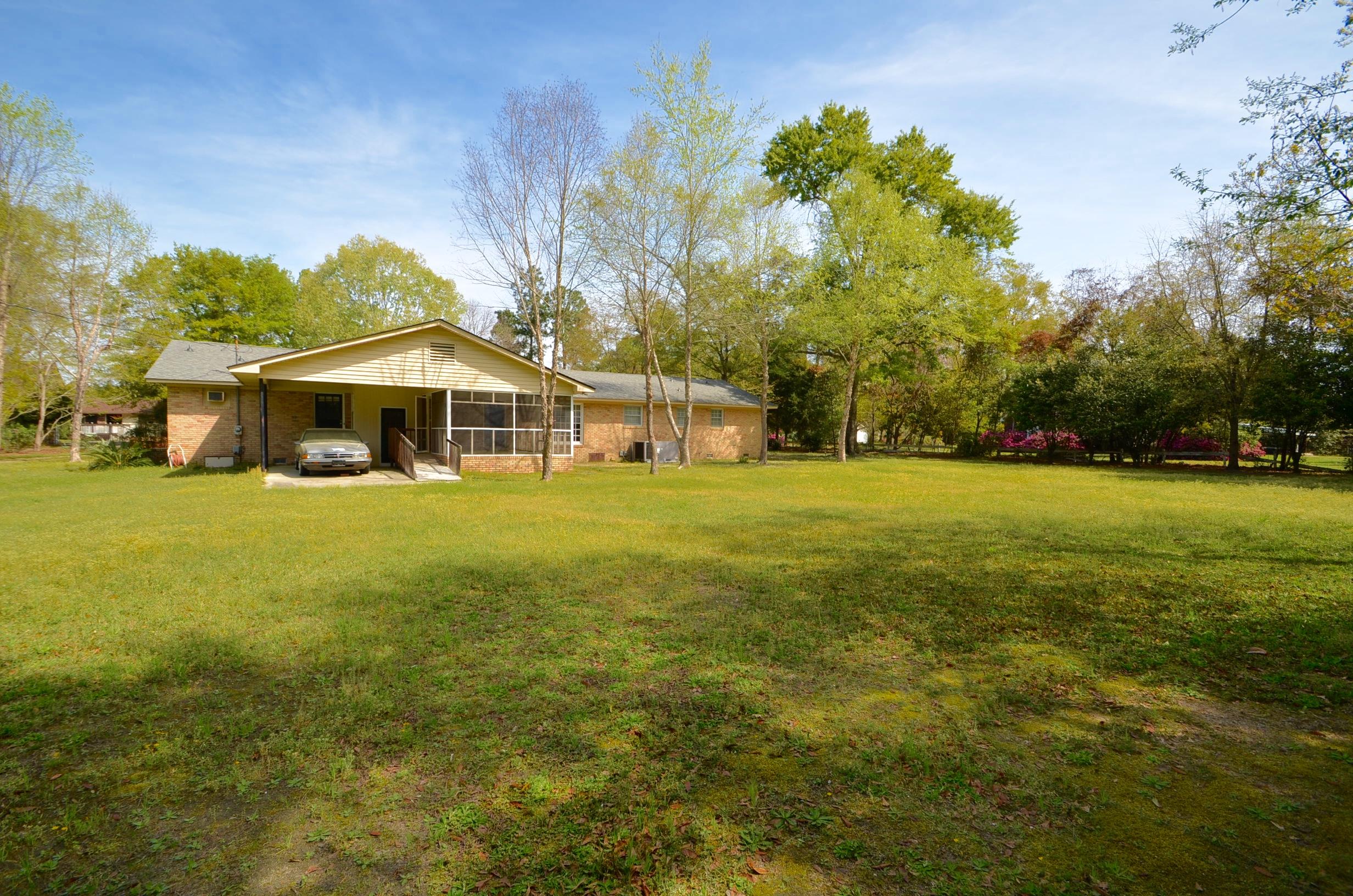 215 Quail Street Pinopolis, SC 29469 - Photo 4 of 27 DSC_1051