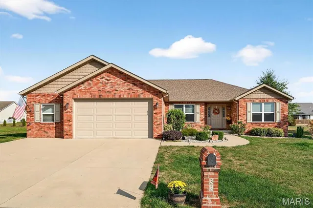 $425,000 | 32 Adderly Lane, Millstadt, IL 62260