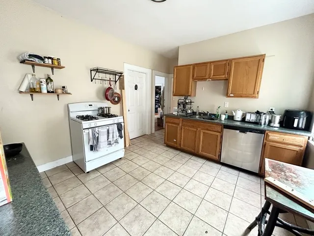 $7,600 | 72 Calumet Street, Unit 3, Boston, MA 02120