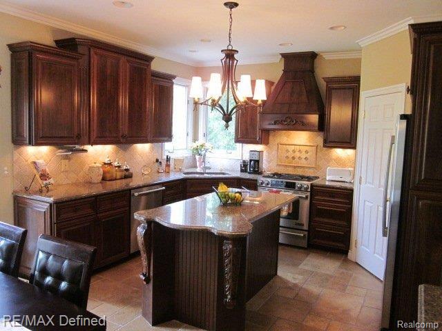 1065 Bloomview Circle Rochester, MI 48307 - Photo 3 of 25 Gorgeous Newer Kitchen
