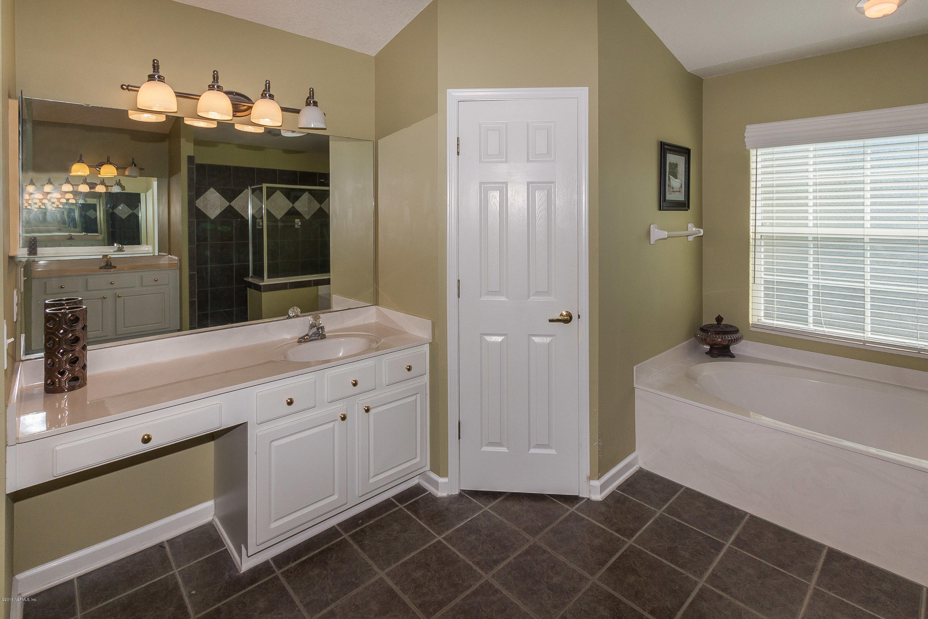 9116 Timberlin Lake Road Jacksonville, FL 32256 - Photo 18 of 26 Owners Bath