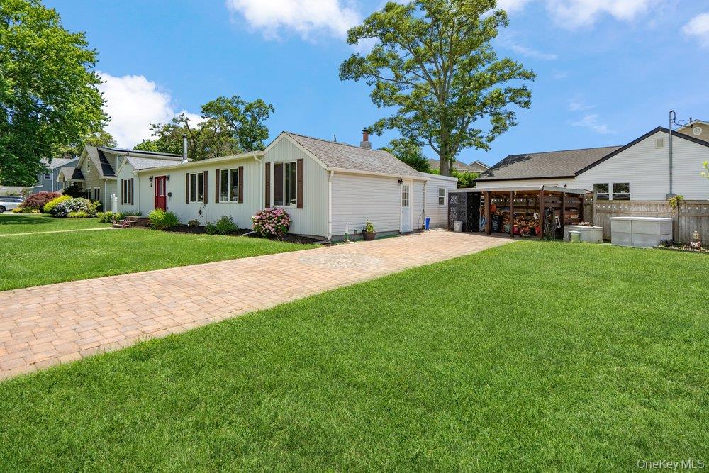 76 Alton Road Babylon, NY 11702 - Photo 3 of 31