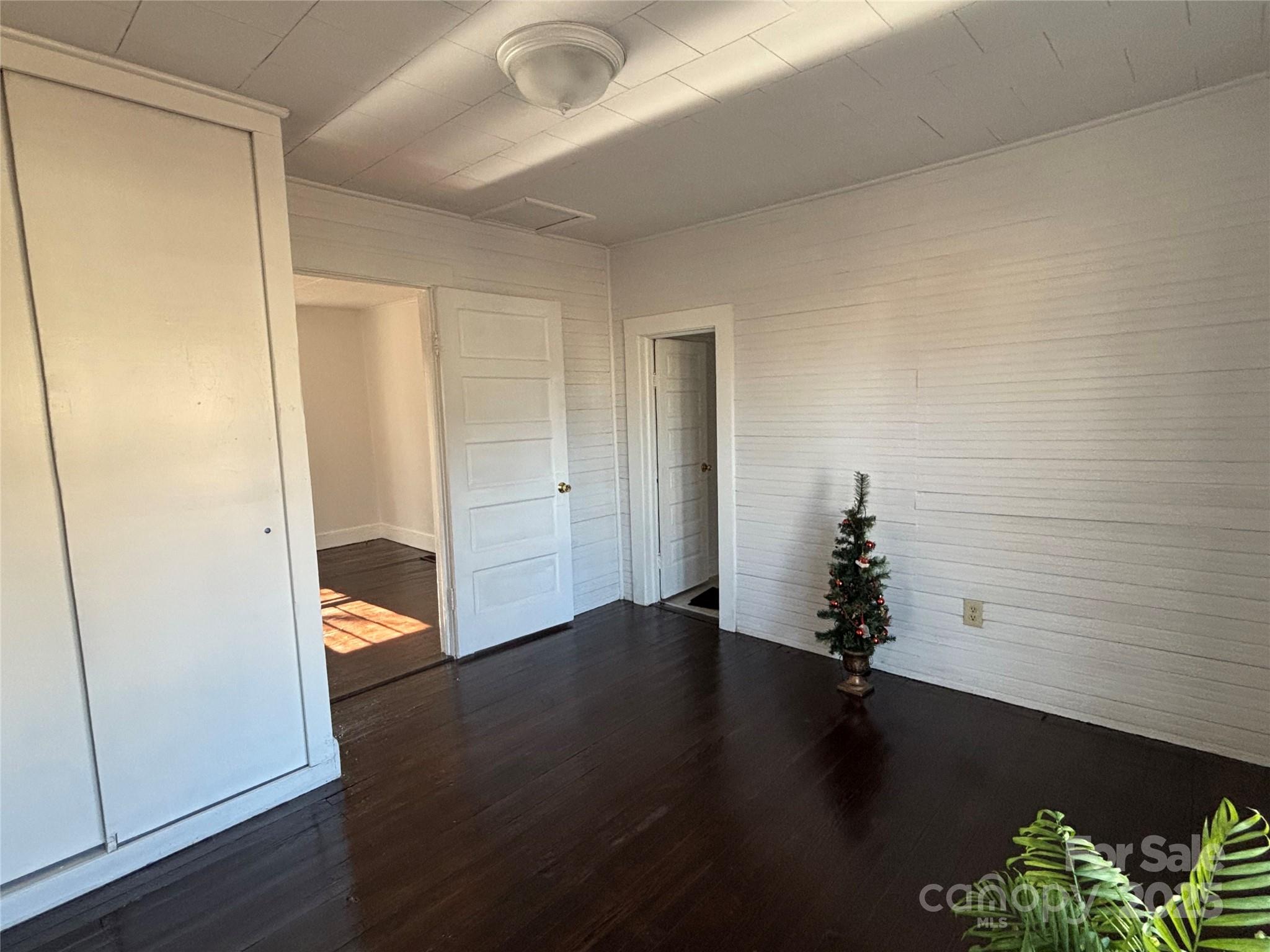 142 26th Street Southwest Hickory, NC 28602 - Photo 5 of 11