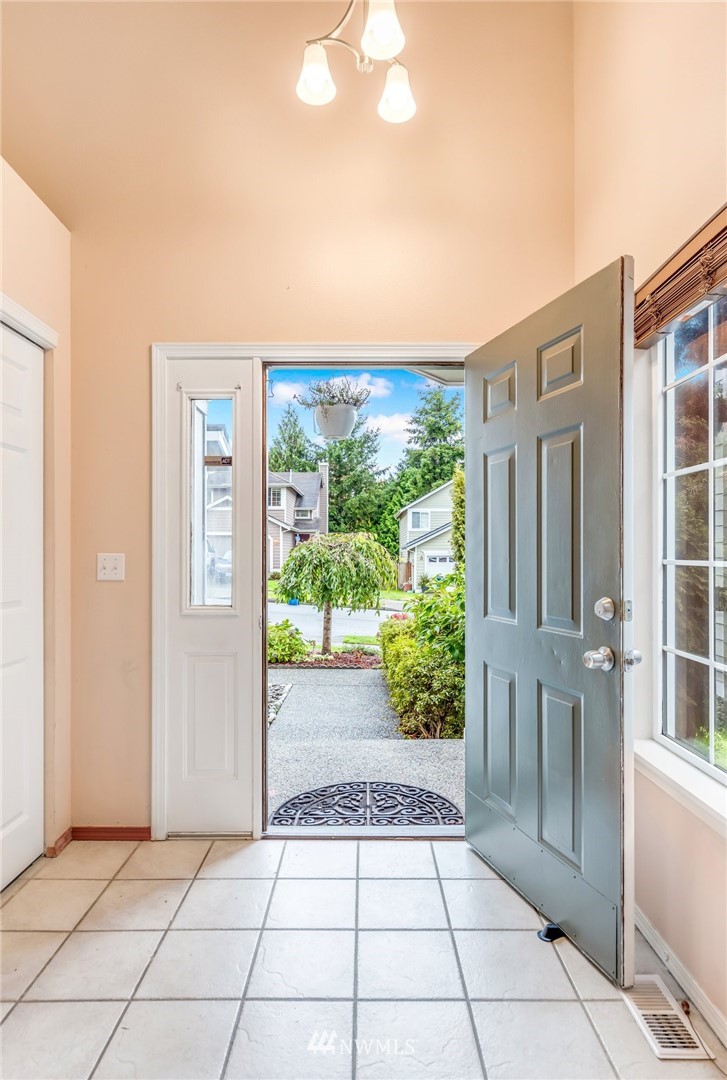 13402 Prospector Ridge Road Southeast Monroe, WA 98272 - Photo 5 of 30 a view of entryway with interior