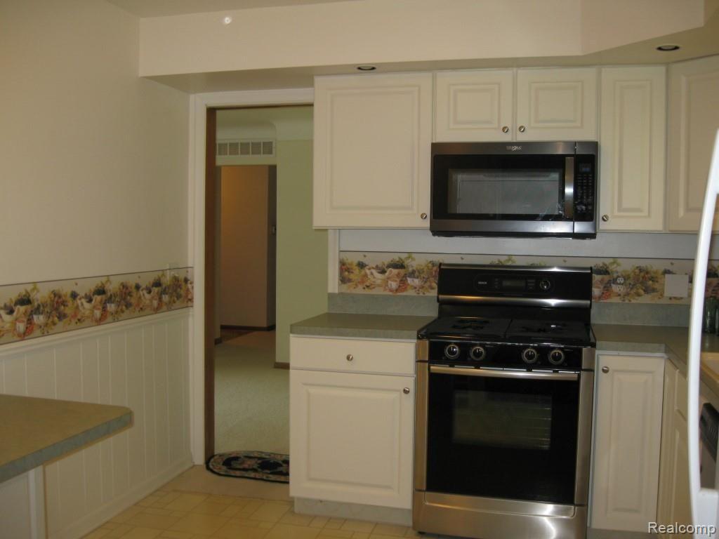 16705 Merriman Road Livonia, MI 48154 - Photo 7 of 51 IMG_2485.JPG