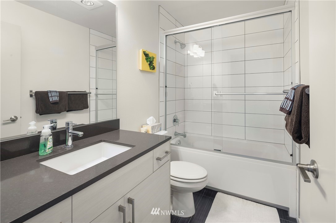 2415 Wickstrom Place Southwest Seattle, WA 98116 - Photo 16 of 35 Gallery Image 16