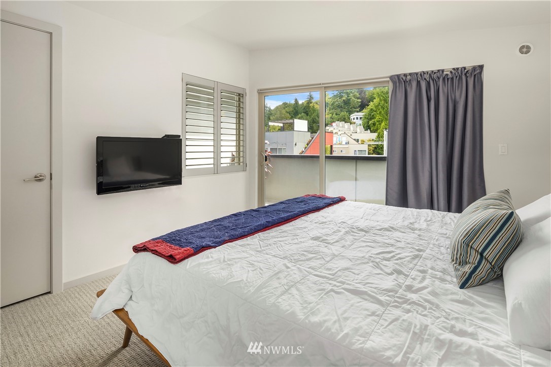 2415 Wickstrom Place Southwest Seattle, WA 98116 - Photo 22 of 35 Gallery Image 22