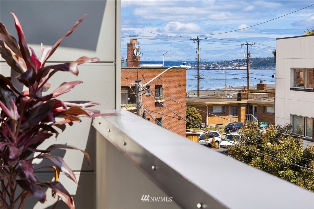 2415 Wickstrom Place Southwest Seattle, WA 98116 - Photo 25 of 35 Gallery Image 25