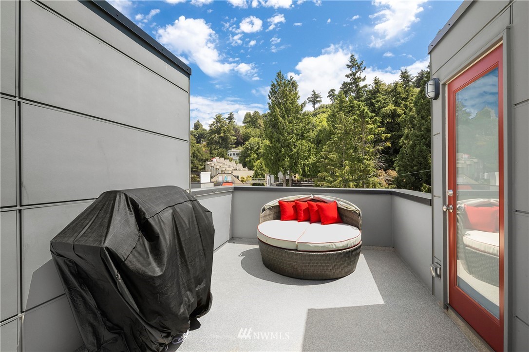 2415 Wickstrom Place Southwest Seattle, WA 98116 - Photo 27 of 35 Gallery Image 27