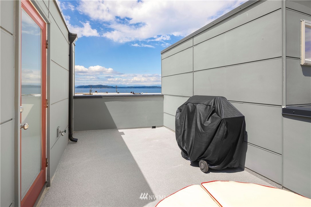 2415 Wickstrom Place Southwest Seattle, WA 98116 - Photo 28 of 35 Gallery Image 28