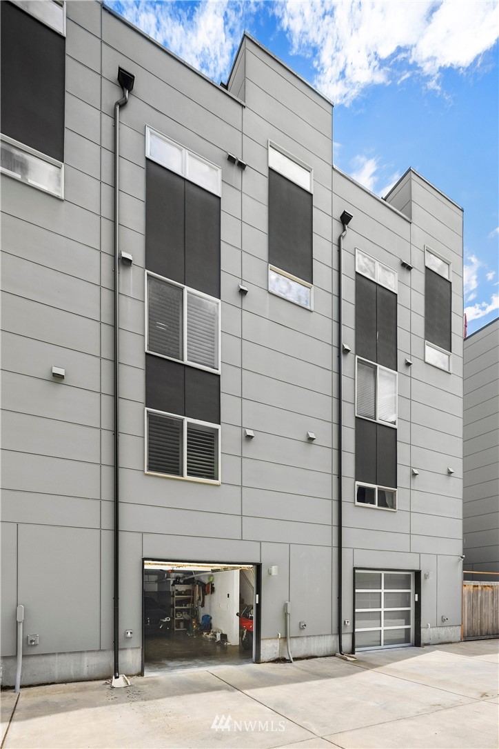 2415 Wickstrom Place Southwest Seattle, WA 98116 - Photo 32 of 35 Gallery Image 32