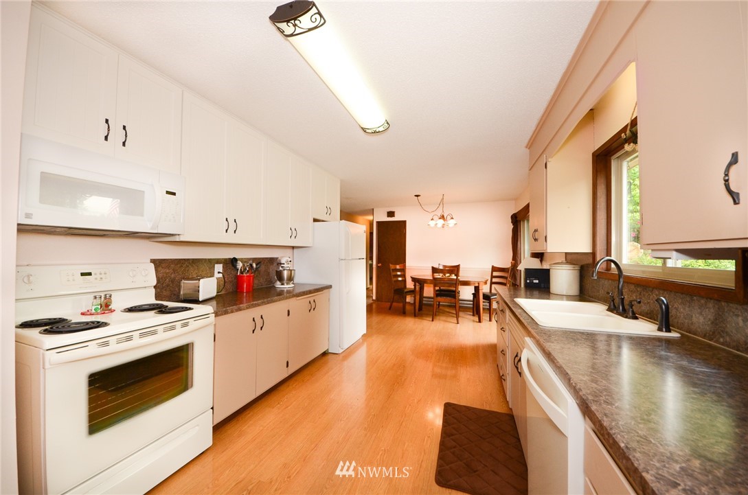 8215 173rd Avenue Southwest Rochester, WA 98579 - Photo 3 of 21