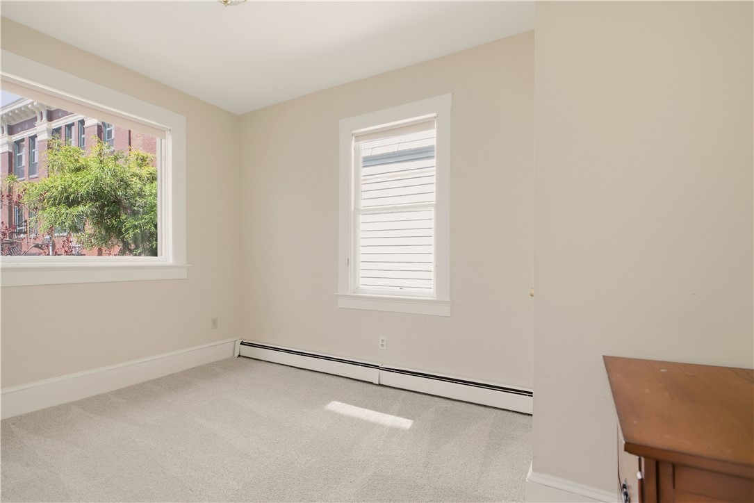 24 Spring Street Newport, RI 02840 - Photo 15 of 27
