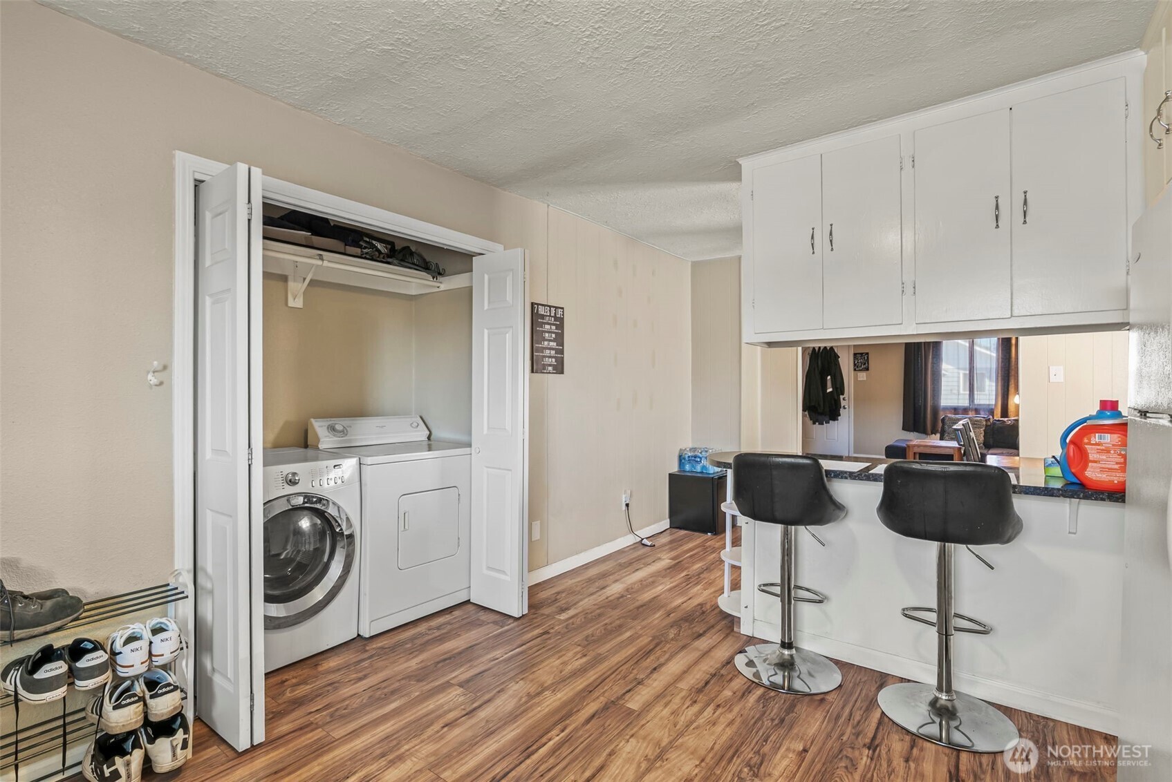 349 27th Avenue Longview, WA 98632 - Photo 15 of 23 a view of a kitchen with dining table and chairs