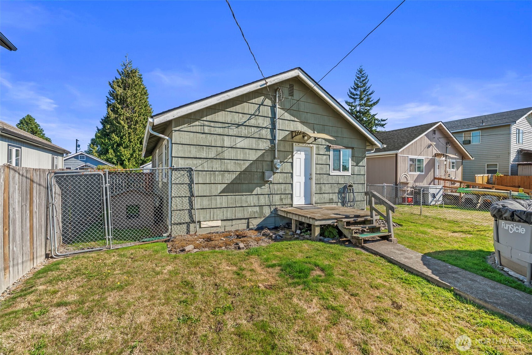 349 27th Avenue Longview, WA 98632 - Photo 20 of 23 a view of a house with wooden fence