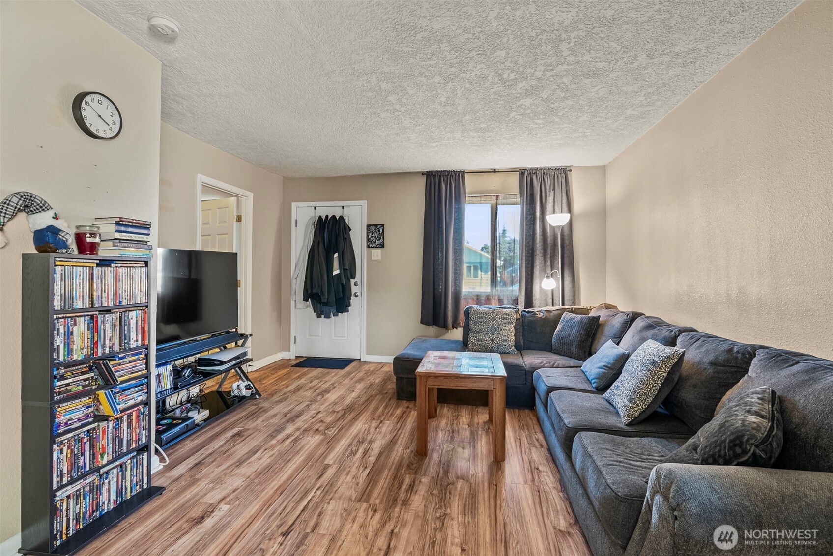 349 27th Avenue Longview, WA 98632 - Photo 7 of 23 a living room with furniture and a flat screen tv