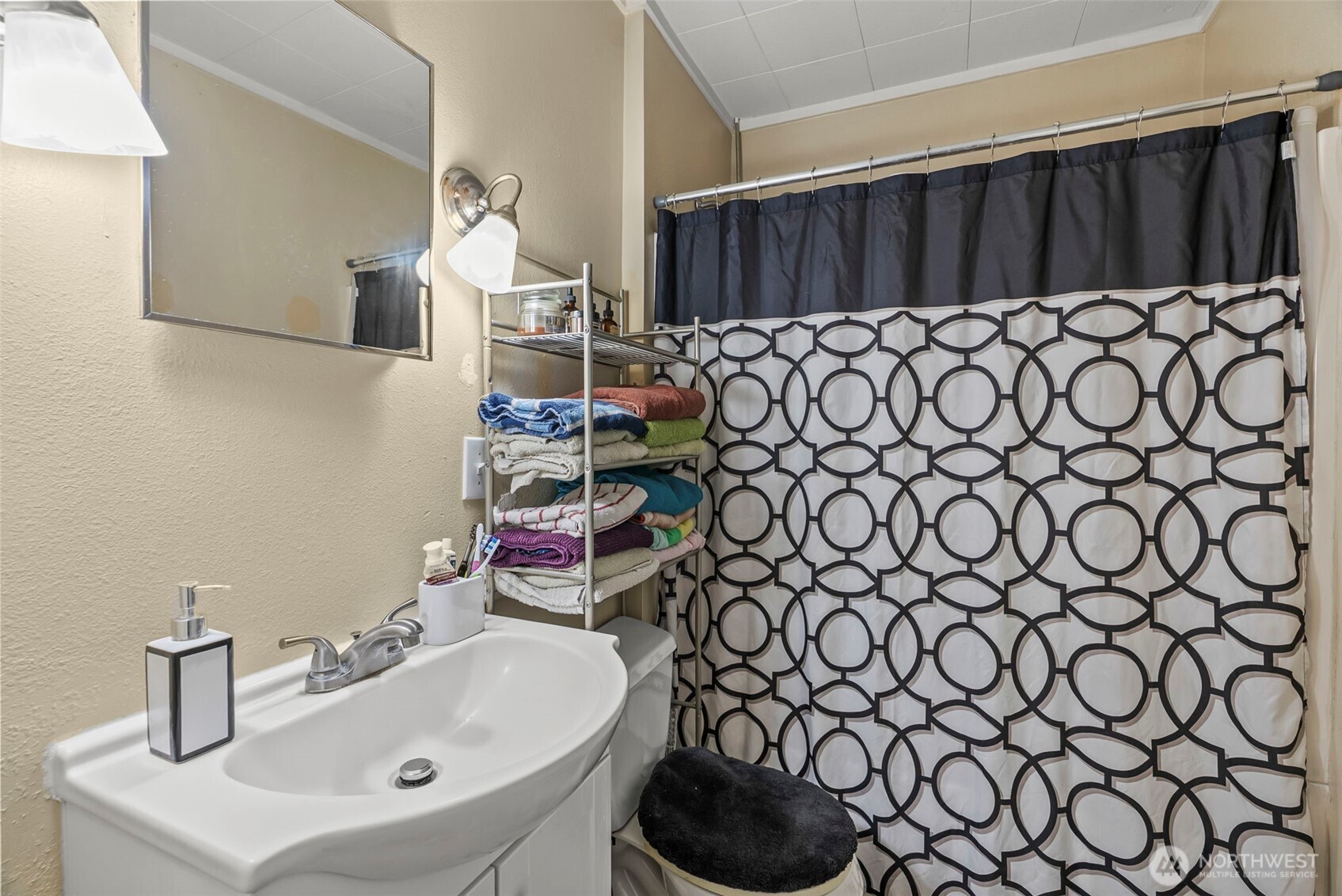 349 27th Avenue Longview, WA 98632 - Photo 10 of 23 a bathroom with a sink and a toilet