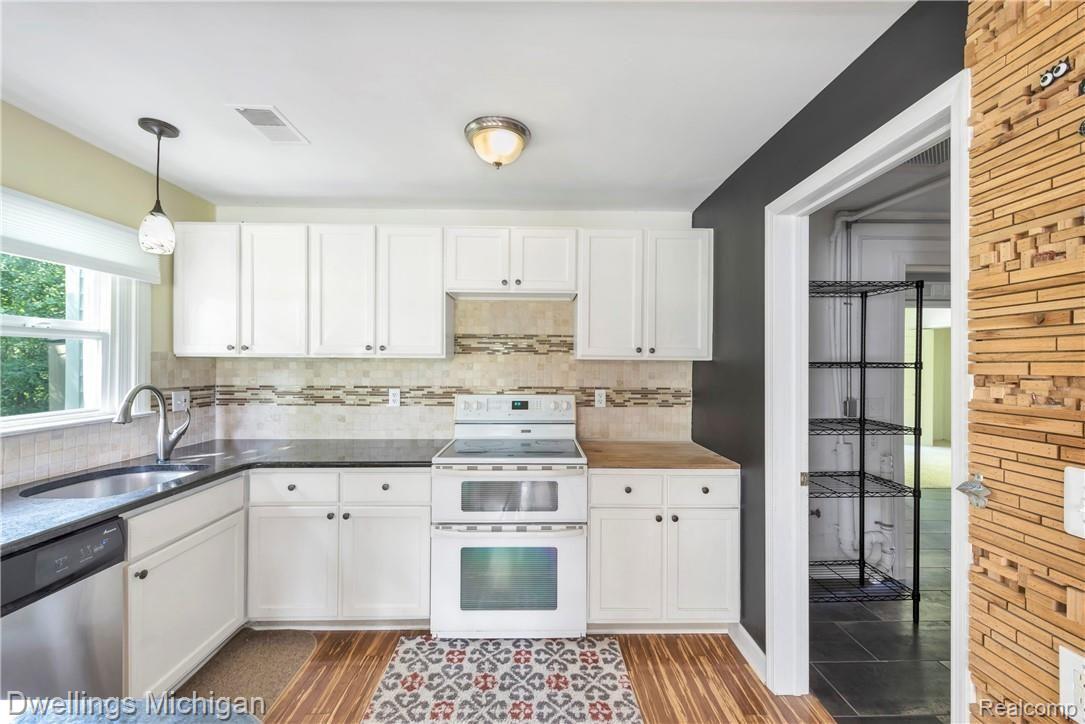3648 Canton Ctr Road Canton, MI 48188 - Photo 16 of 40 Kitchen