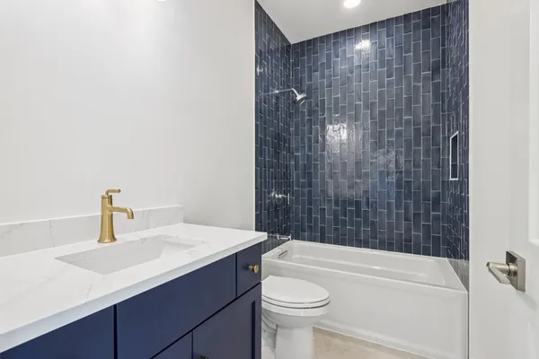 $903,800 | S360 Kellar Square, Geneva, IL 60134