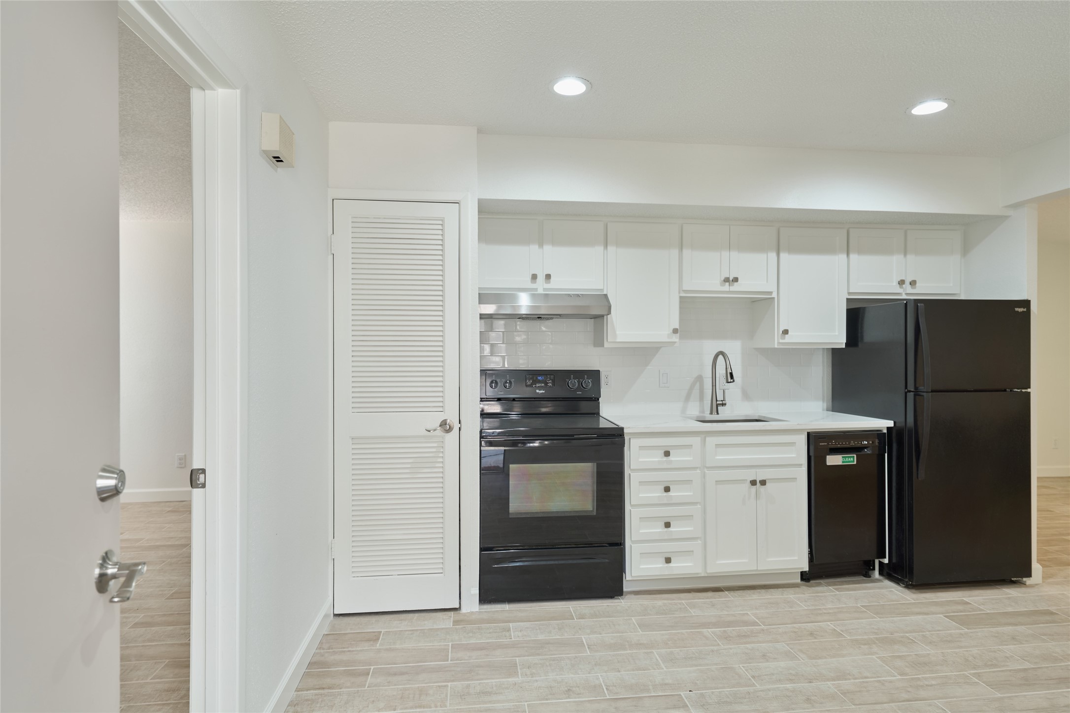 12900 Walden Road, Unit 601F Montgomery, TX 77356 - Photo 10 of 28 Kitchen has all new cabinets, new quartz counter tips, sink & faucet
