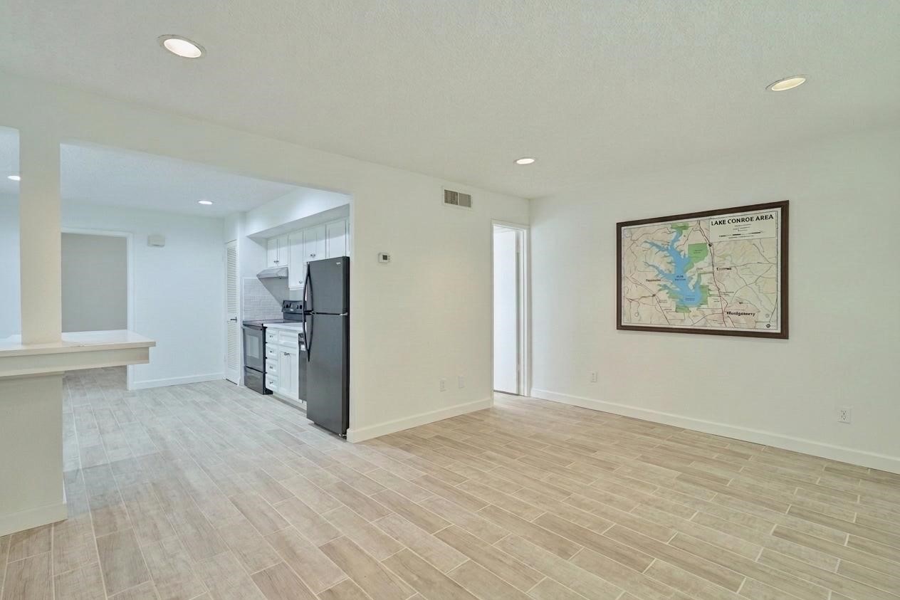 12900 Walden Road, Unit 601F Montgomery, TX 77356 - Photo 14 of 28 Living room & kitchen view