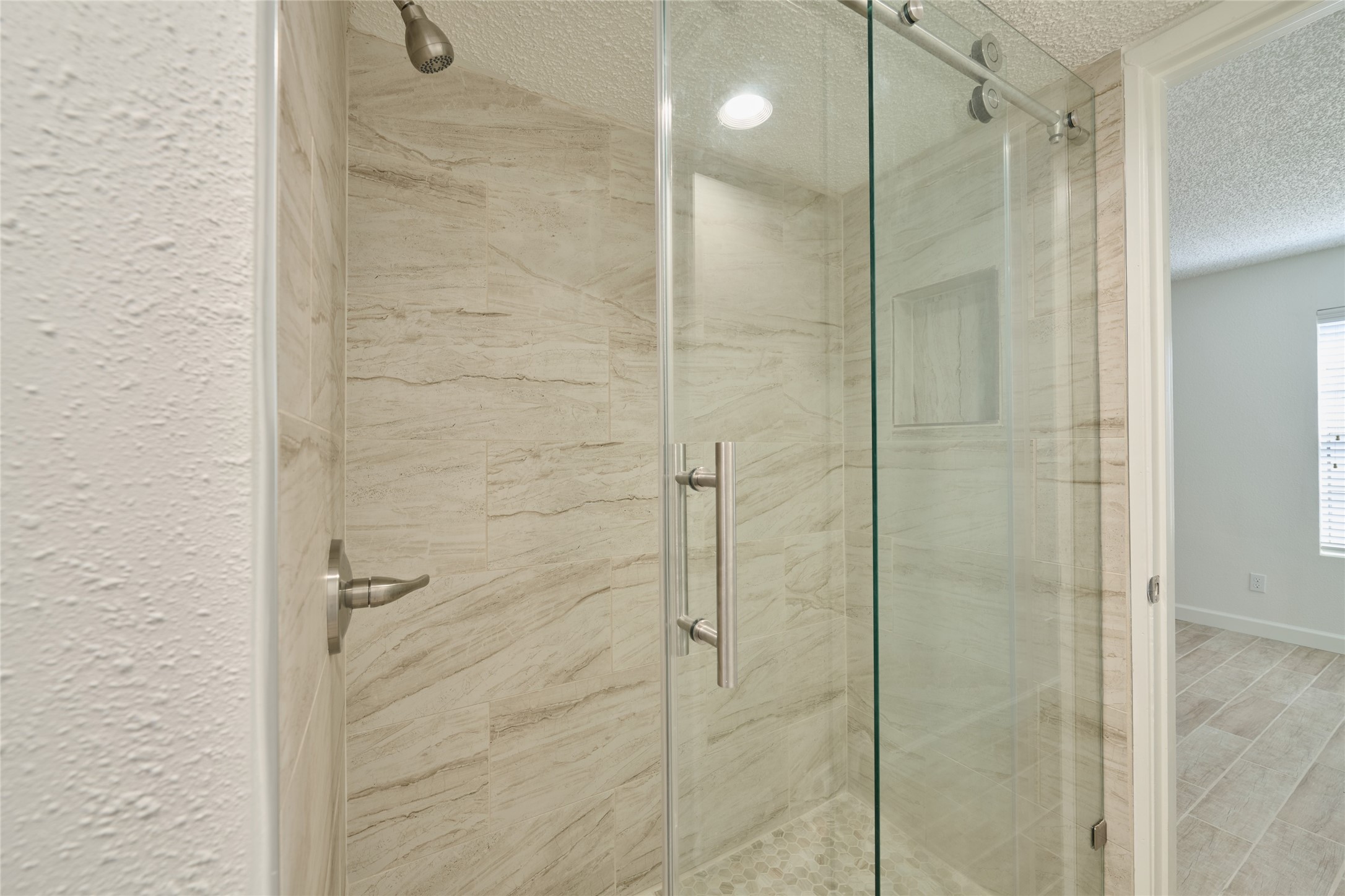 12900 Walden Road, Unit 601F Montgomery, TX 77356 - Photo 23 of 28 Walk-in shower with tile to the ceiling
