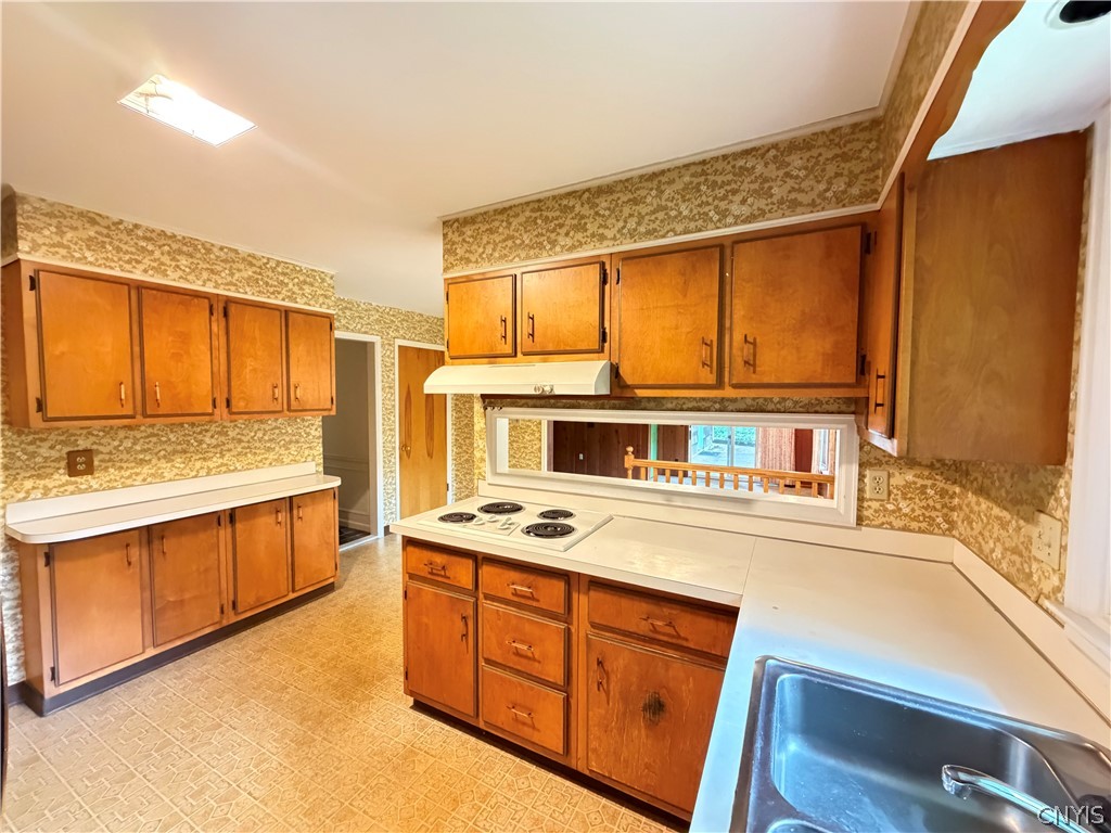 7447 Armstrong Road Manlius, NY 13104 - Photo 11 of 38