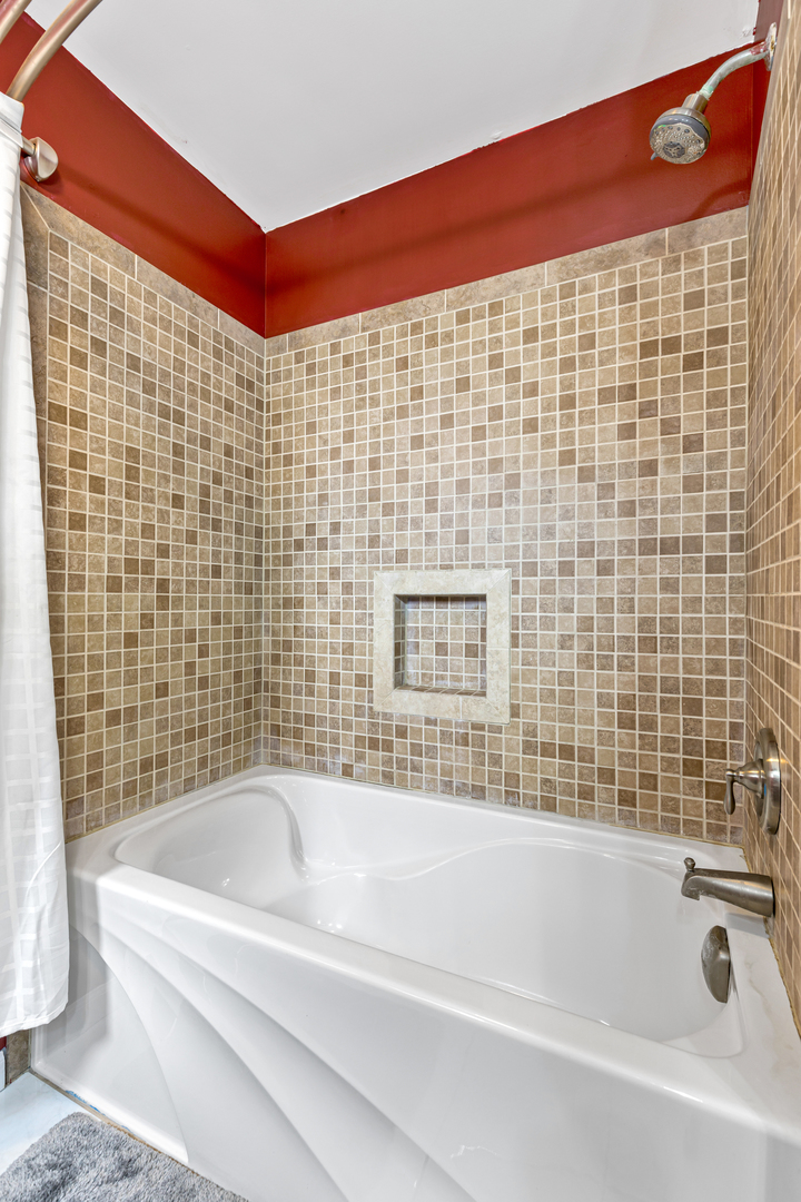 1467 Exeter Lane South Elgin, IL 60177 - Photo 14 of 29 a bathroom with a bathtub and a shower