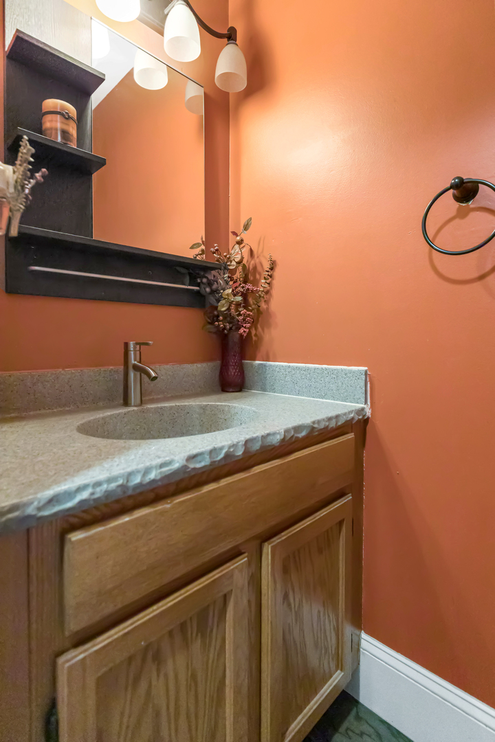 1467 Exeter Lane South Elgin, IL 60177 - Photo 10 of 29 a view of a kitchen sink