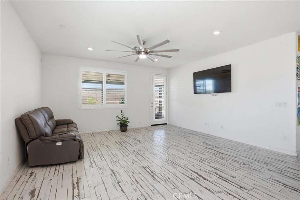 32350 Iron Trail Road Winchester, CA 92596 - Photo 5 of 29