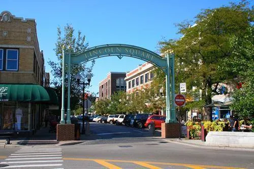 $1,945 | 4747 North Virginia Avenue, Unit 1, Chicago, IL 60625