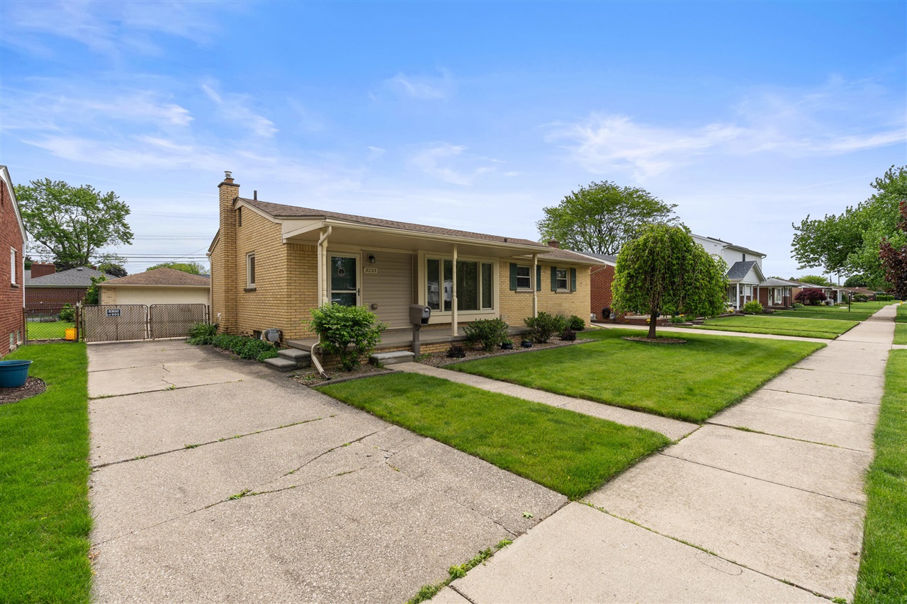 3233 Grange Road Trenton, MI 48183 - Photo 2 of 38