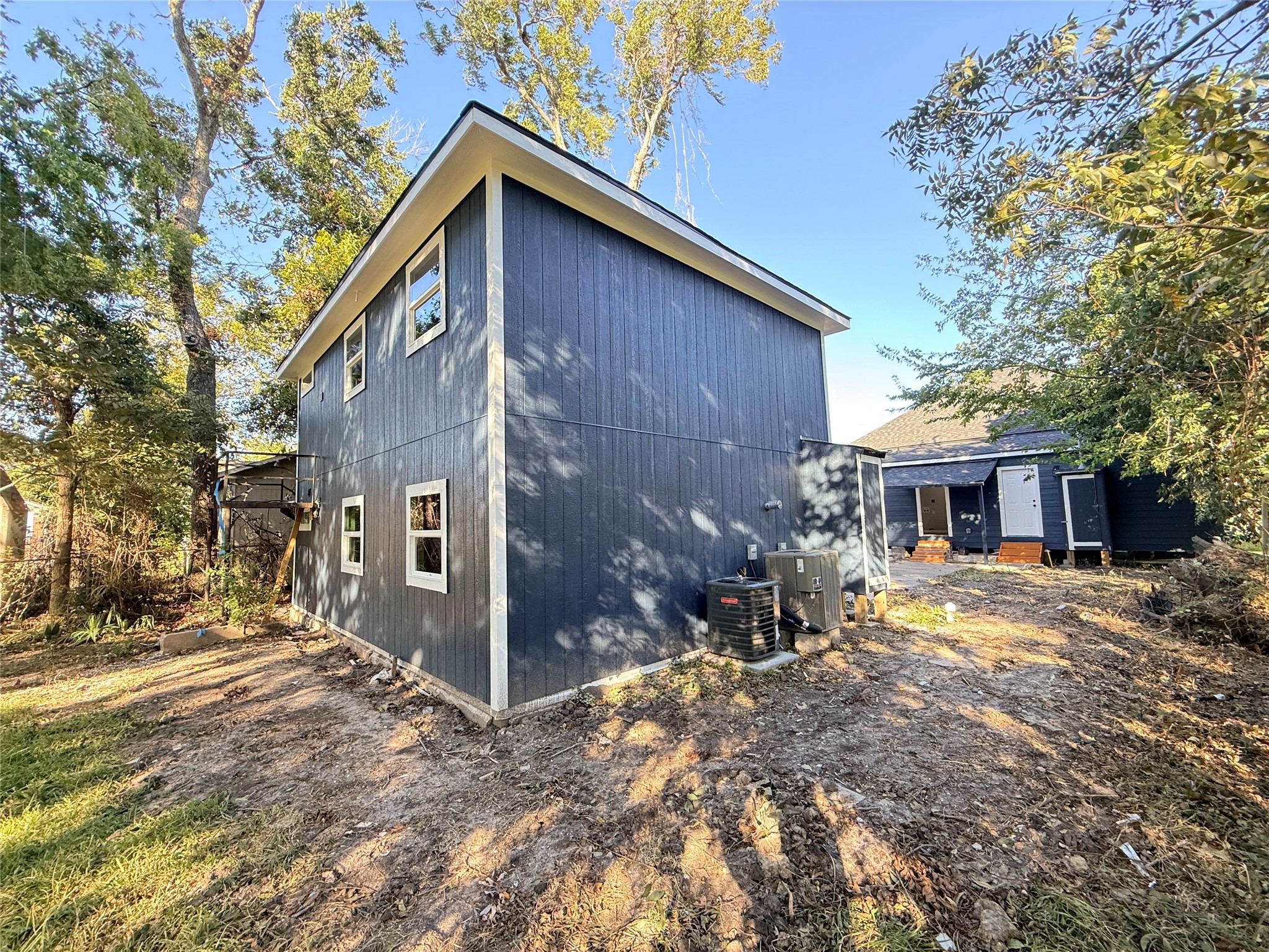 2209 Gano Street, Unit 3 Houston, TX 77009 - Photo 15 of 16 a view of a house with a yard