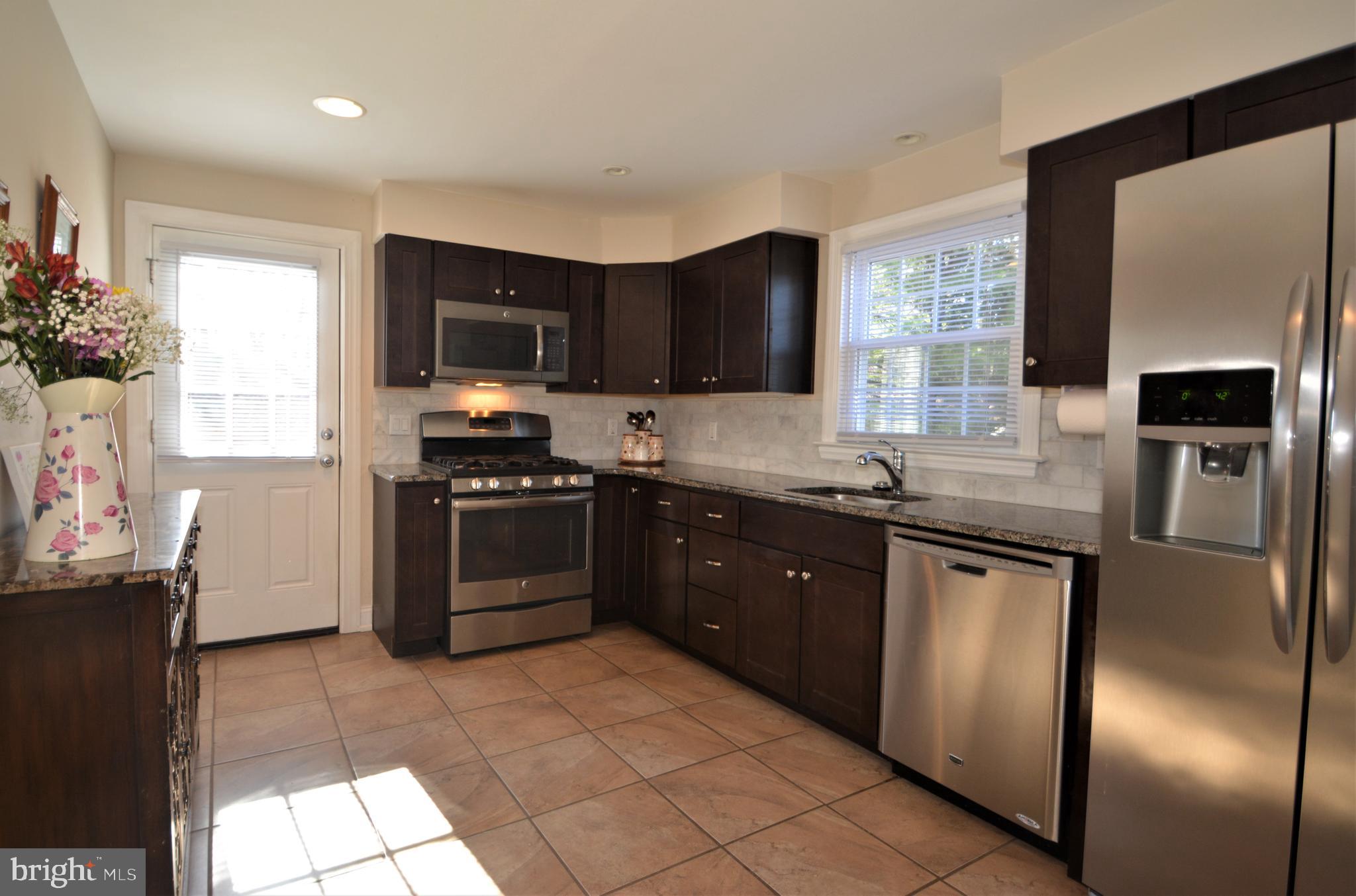 257 Golf Hills Road Havertown, PA 19083 - Photo 4 of 22