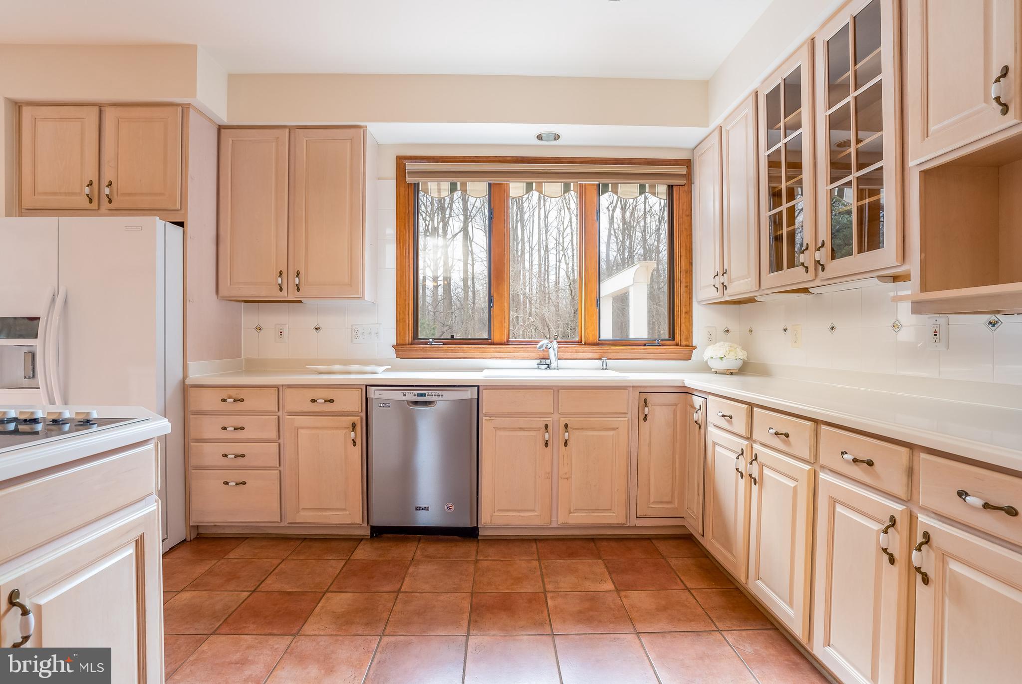 11801 Chapel Road Clifton, VA 20124 - Photo 15 of 57 Kitchen View 4
