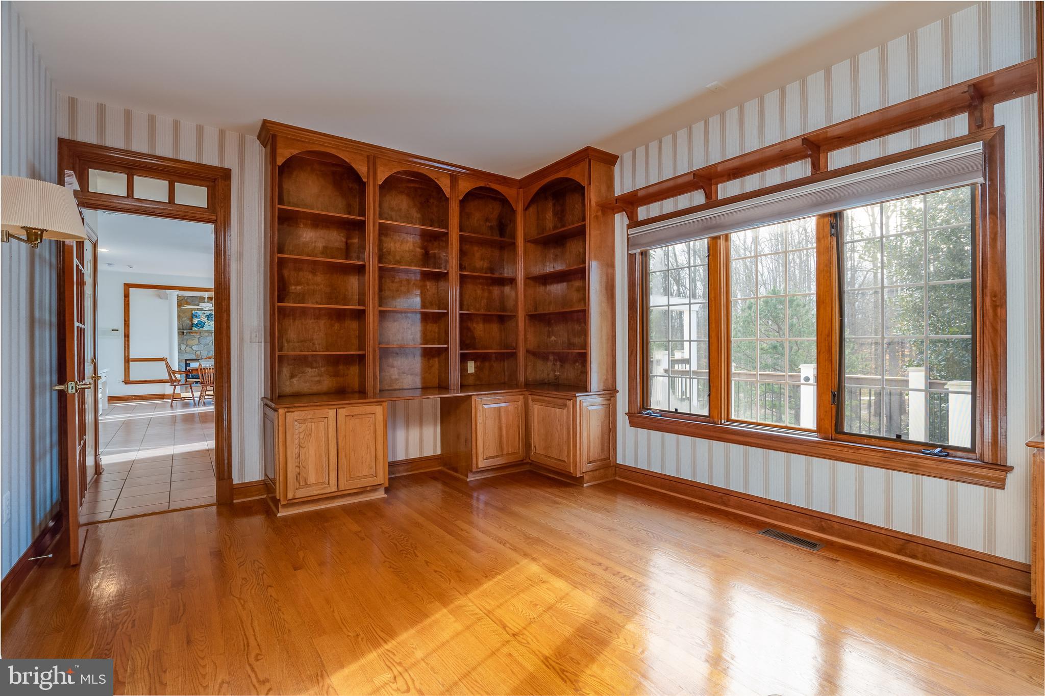 11801 Chapel Road Clifton, VA 20124 - Photo 21 of 57 Main-level Office, View 1