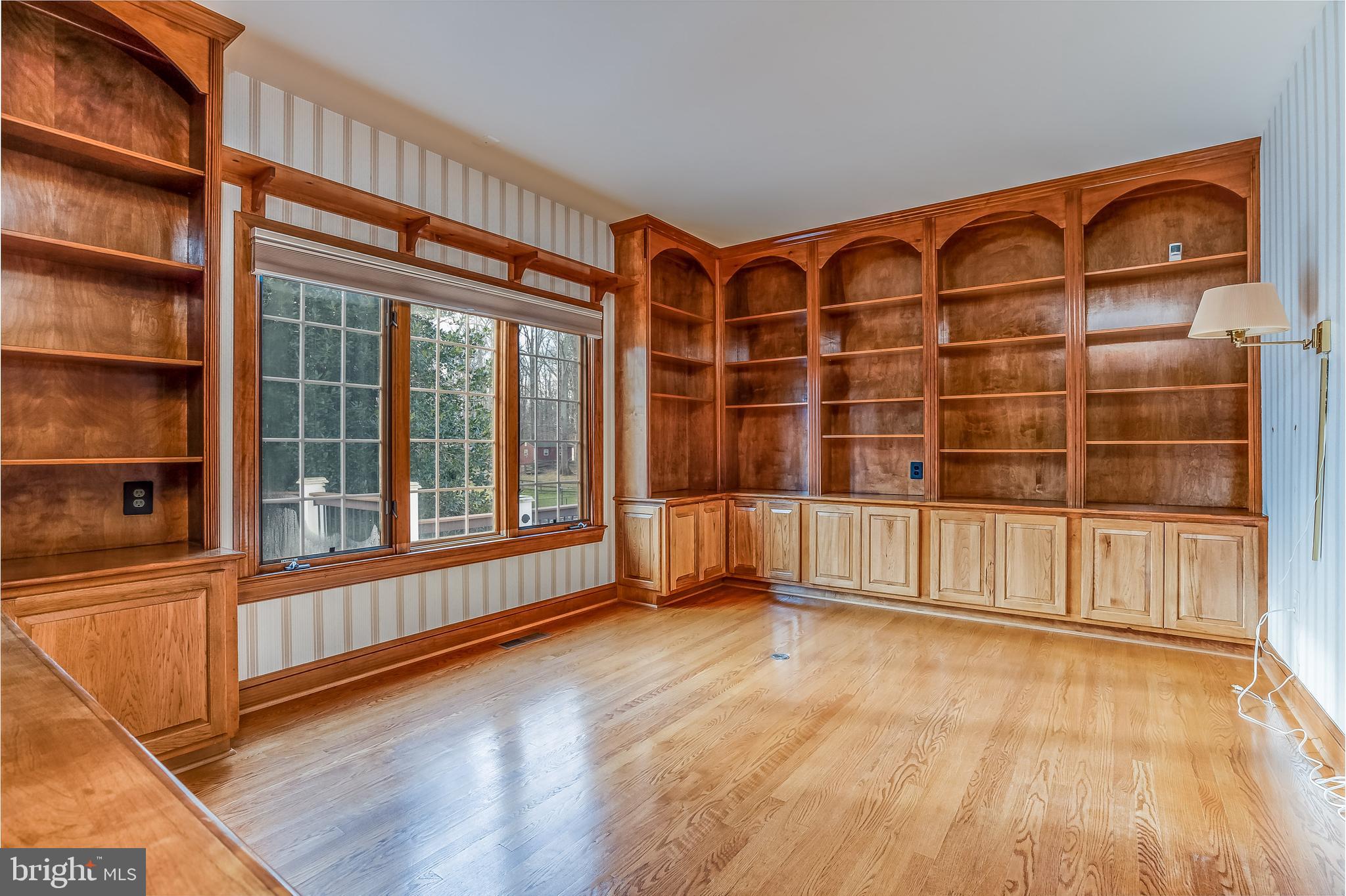 11801 Chapel Road Clifton, VA 20124 - Photo 22 of 57 Main-level Office, View 2