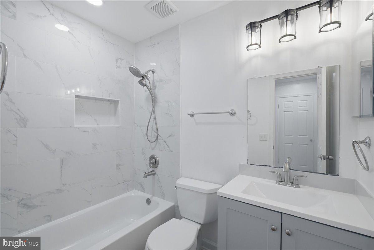 10598 Reed's Landing Circle Burke, VA 22015 - Photo 15 of 37