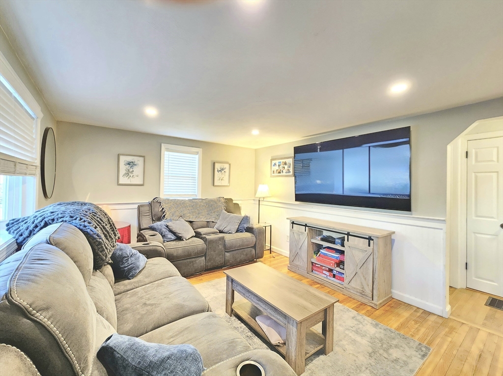 47 Lackey Dam Road Uxbridge, MA 01516 - Photo 6 of 24