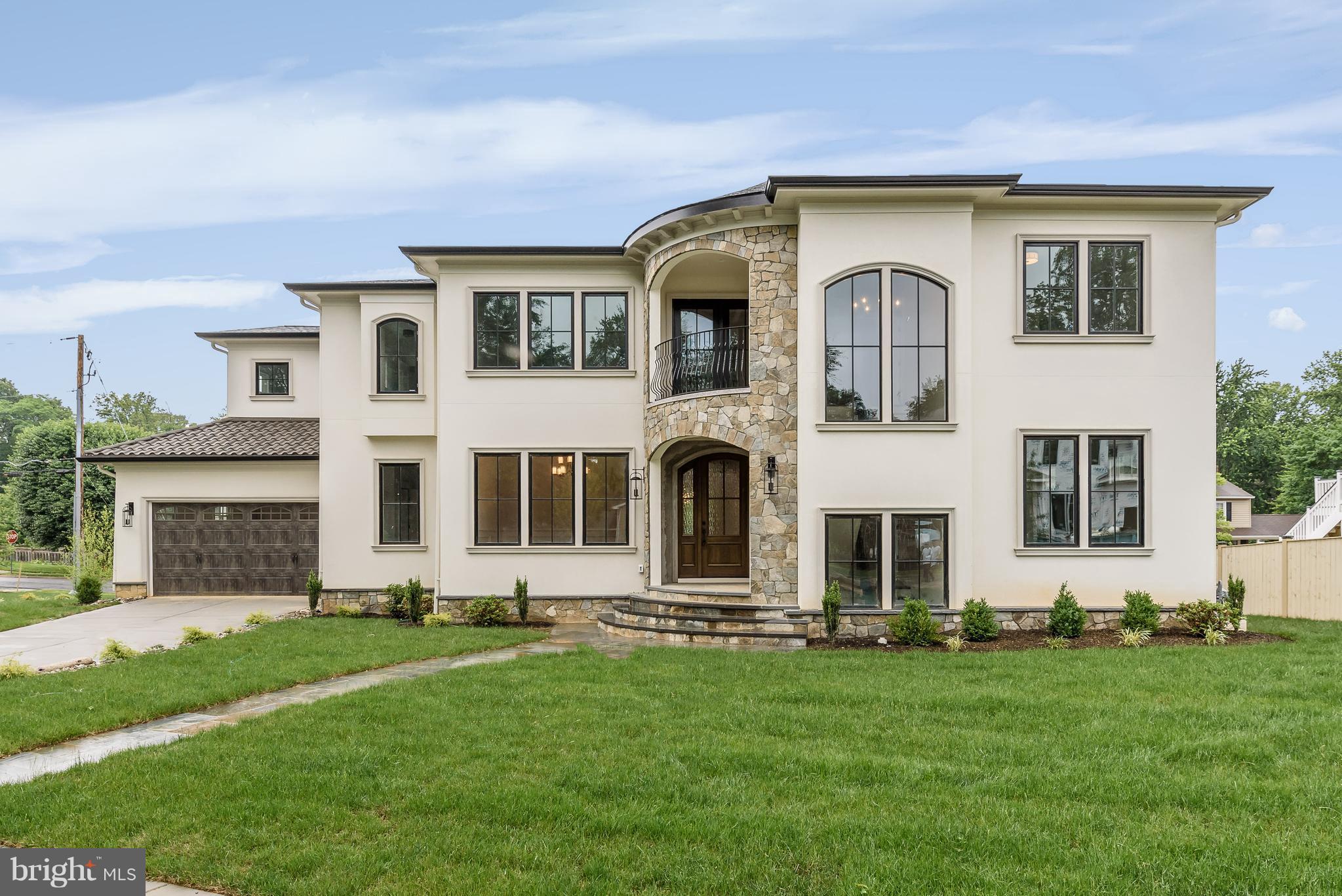 902 Ninovan Road Southeast Vienna, VA 22180 - Photo 2 of 12 Exterior (Front)