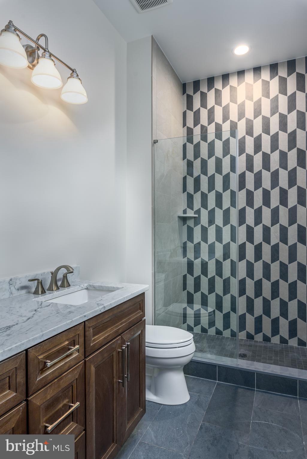 902 Ninovan Road Southeast Vienna, VA 22180 - Photo 12 of 12 Bath