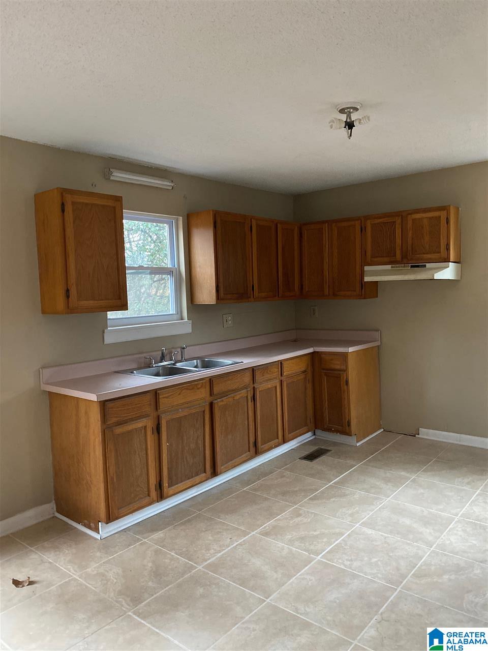 735 7th Way Pleasant Grove, AL 35127 - Photo 4 of 10