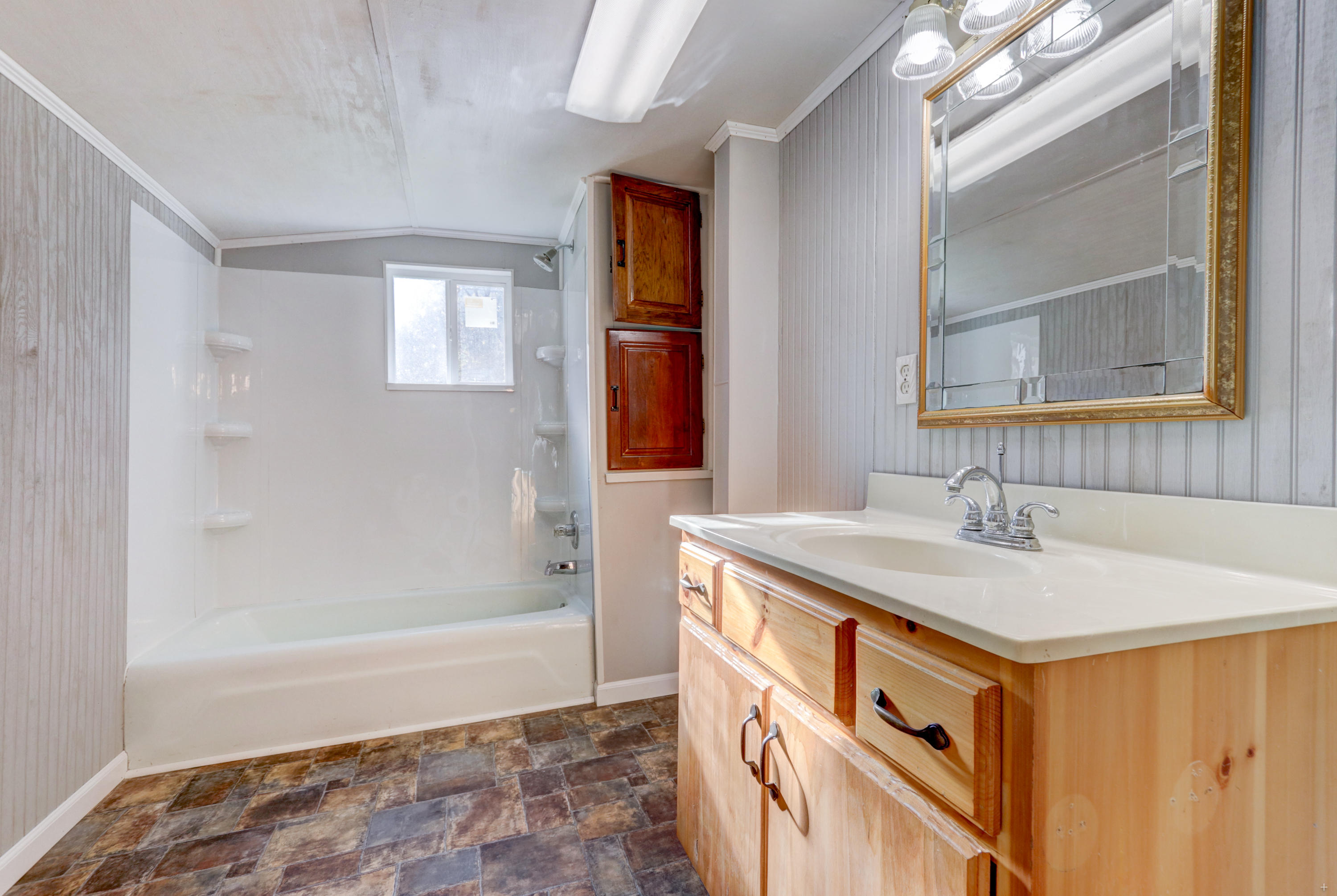 640 Hogskin Road Washburn, TN 37888 - Photo 6 of 22 bathroom