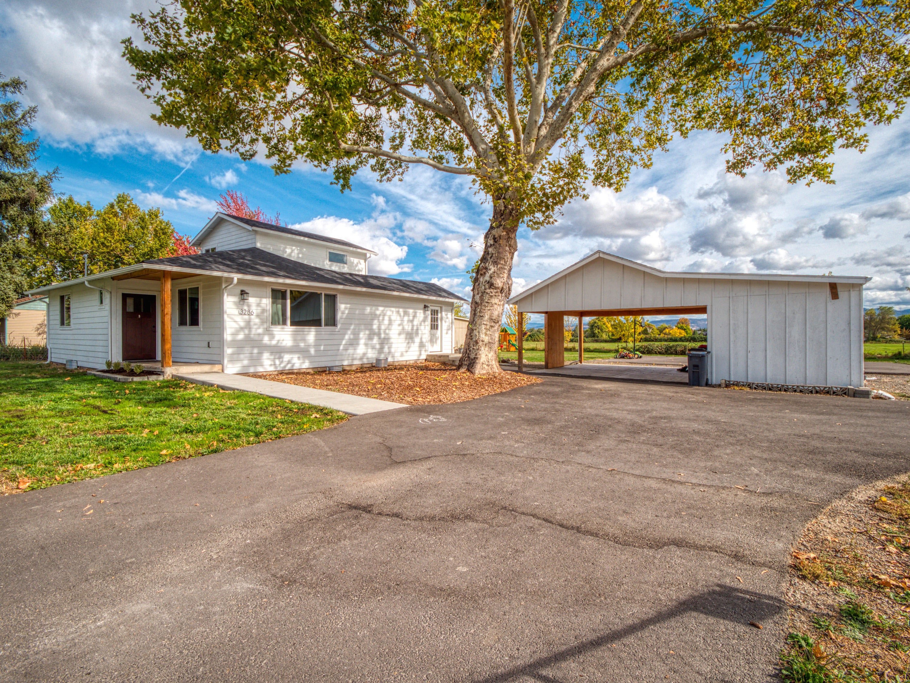 3286 New Ray Road Central Point, OR 97502 - Photo 1 of 25 Exterior
