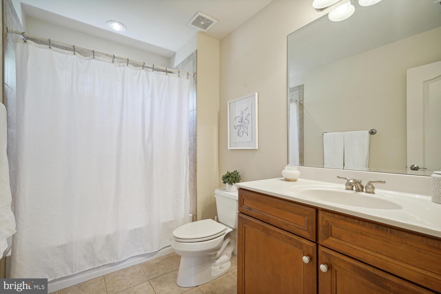 8022 Fairfax Road Alexandria, VA 22308 - Photo 36 of 56 Loft en suite bath!
