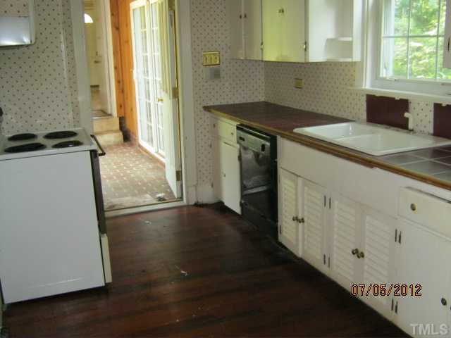 110 King William Road Raleigh, NC 27610 - Photo 3 of 14 a kitchen with granite countertop a sink stove and cabinets