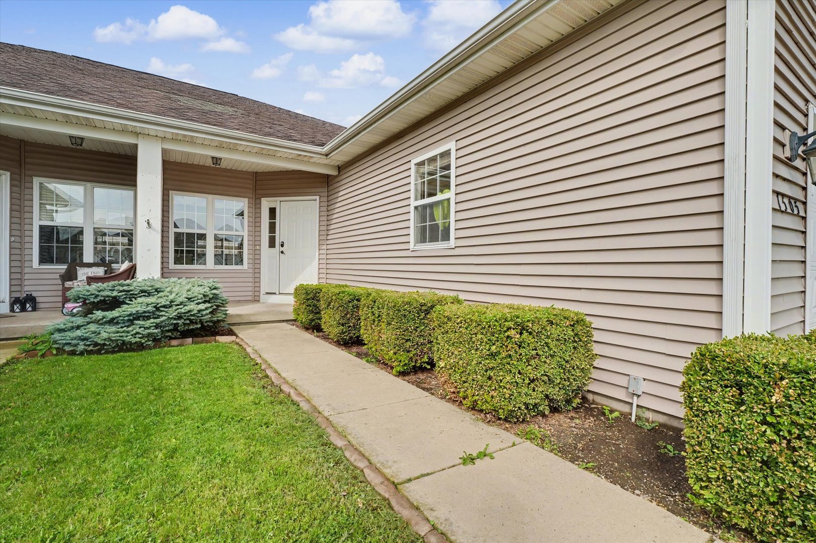 1505 Stonebluff Court Champaign, IL 61822 - Photo 4 of 33